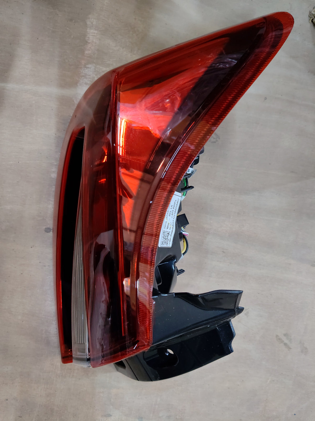 Maruti Suzuki lamp unit RR Comblh 35750M55T11 for vehicle lighting and signaling, shown in the image.