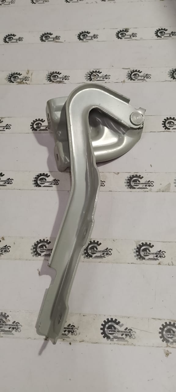 Maruti Suzuki Swift brace complete lamp part #58110M75J00, automotive lighting component, shown in a close-up image.