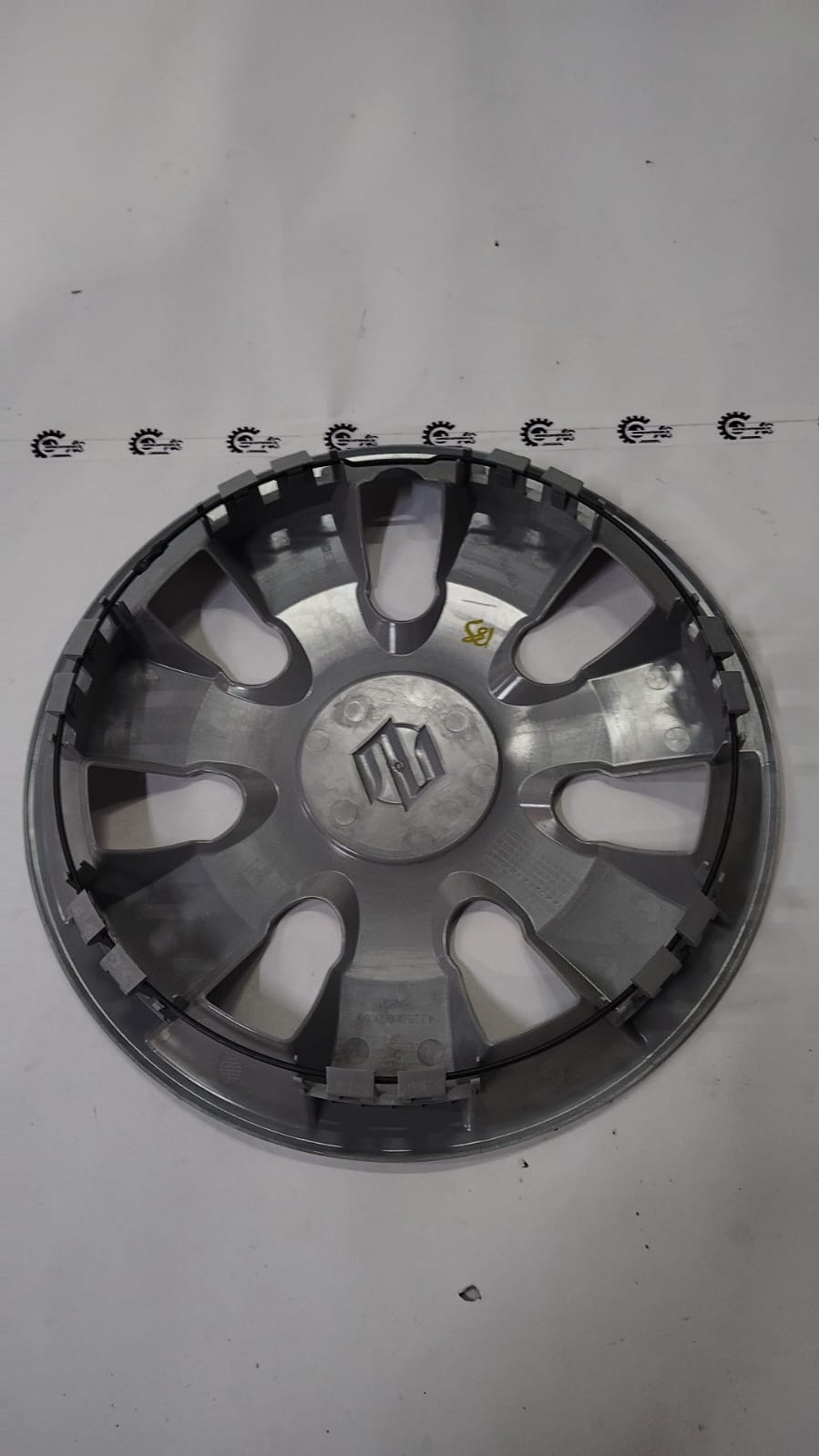 Maruti Suzuki full wheel cap assembly with part number 43250M67K0027N, featuring a sleek design for vehicle aesthetics.