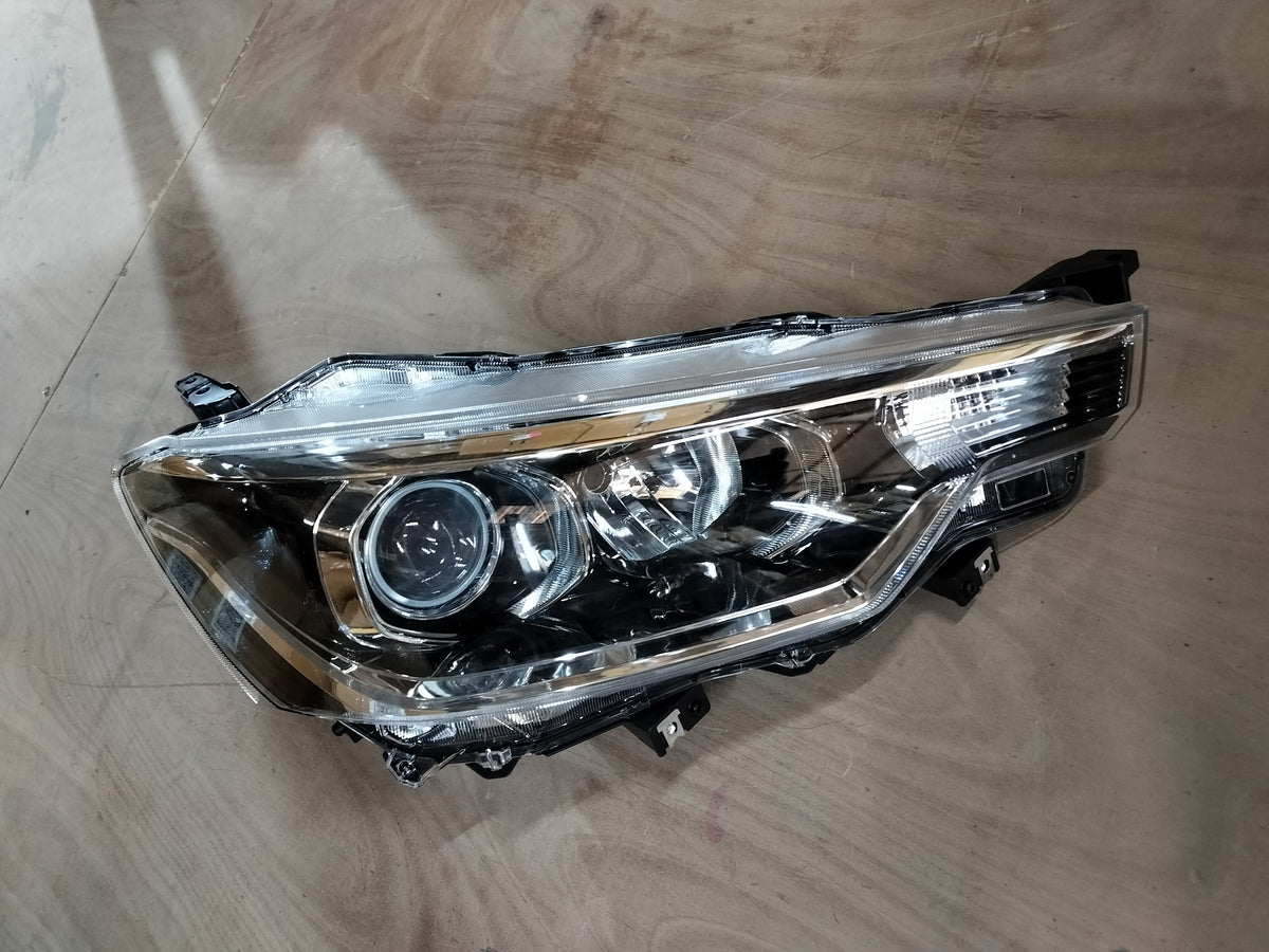 Maruti Suzuki ERTIGA right headlamp assembly, genuine car headlight for Maruti Suzuki Ertiga model.