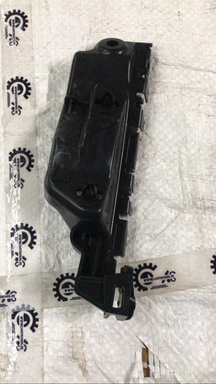 Maruti Suzuki Kizashi right side bumper holder part #71731M83K00, close-up view of the bumper side holder.