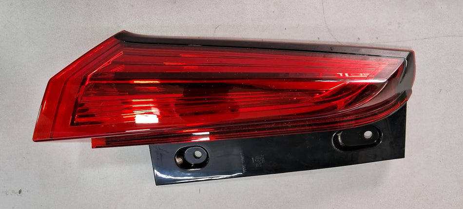 Maruti Suzuki tail lamp assembly model 35702M72R00 for vehicle lighting and tail light replacement.