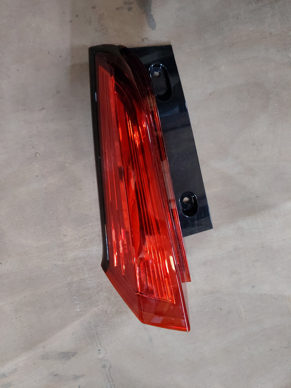 Maruti Suzuki tail lamp assembly part number 35702M72R00, vehicle rear light with red and clear lenses for Maruti Suzuki cars.