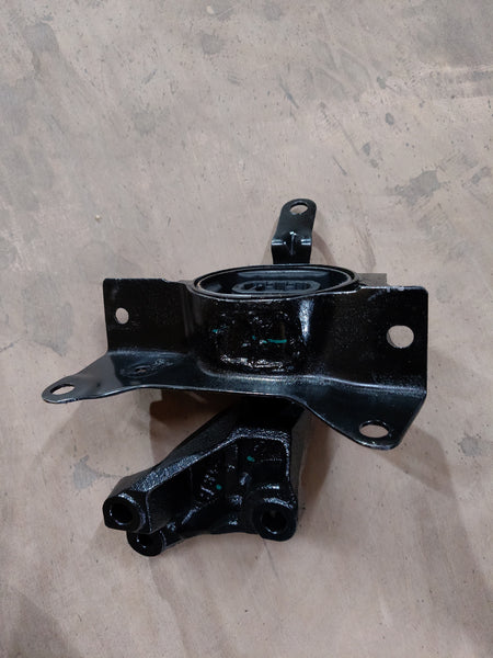 Maruti Suzuki engine mounting component for left side, part number 11620M55RA0, shown in a close-up image.