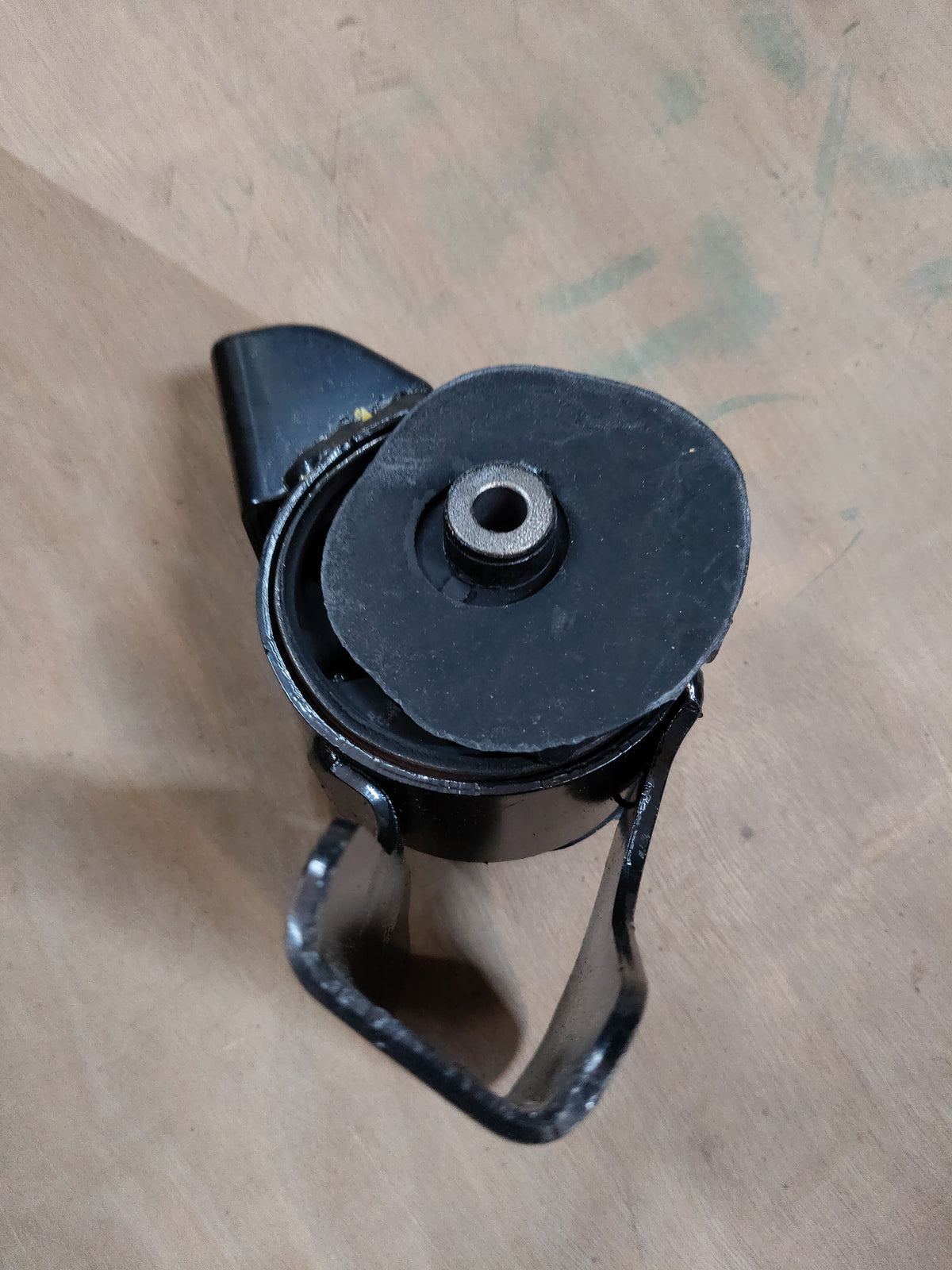 Maruti Suzuki engine mounting component for right-hand side, part number 11610M68K03, shown in the image.