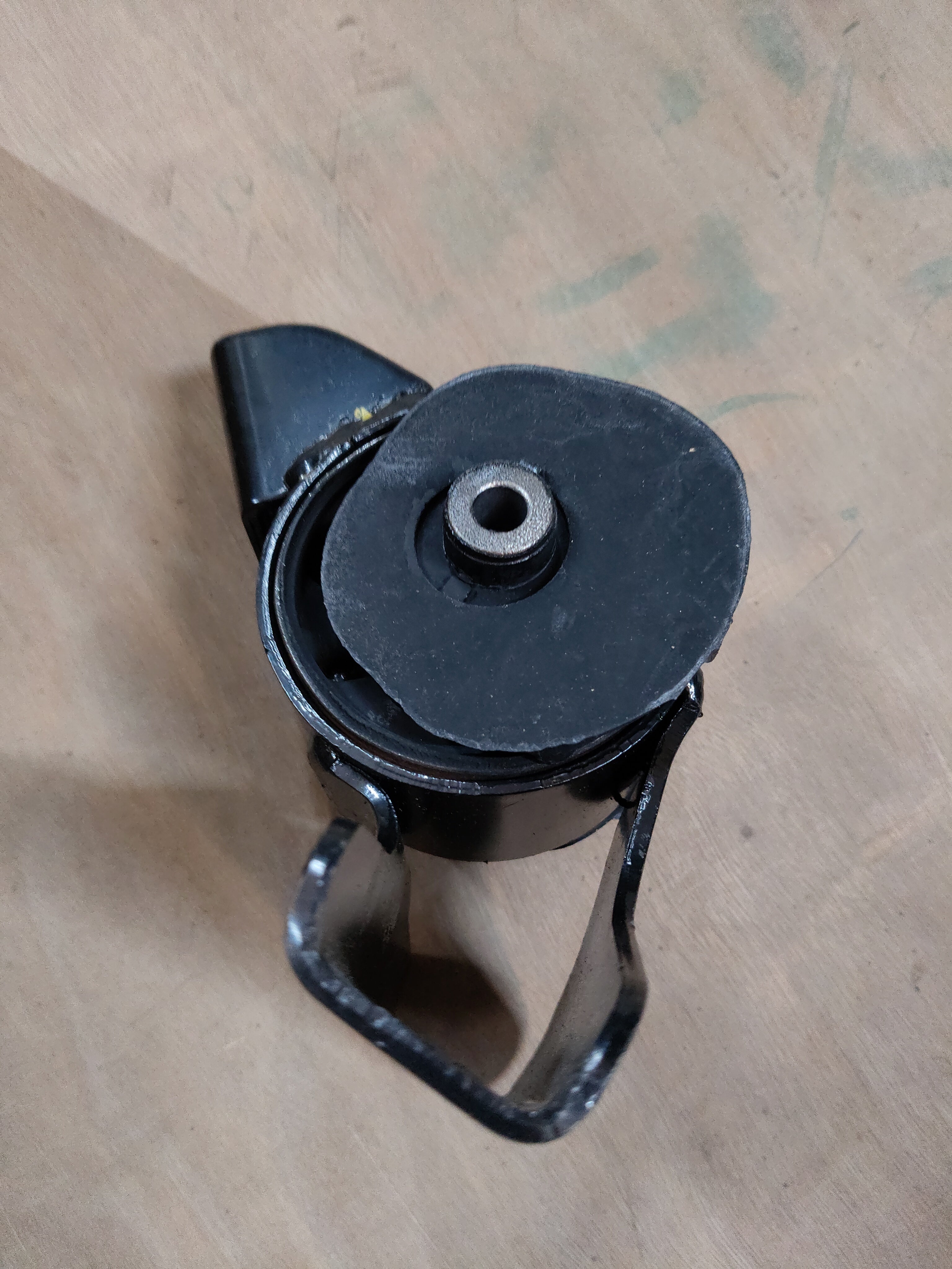 Maruti Suzuki engine mounting component for right-hand side, part number 11610M68K03, shown in the image.