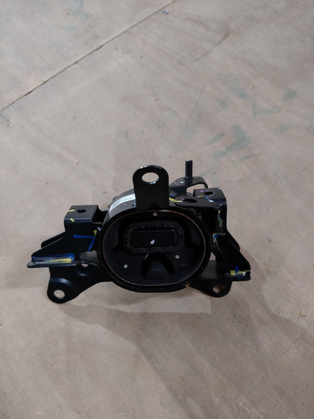 Maruti Suzuki mounting component LH 11620M55R01, vehicle part, shown in a close-up image with metal and rubber elements.