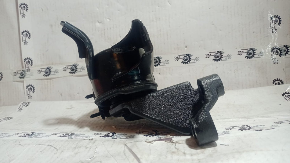 Maruti Suzuki mounting component LH 11620M62SB0 showing the engine mount with metal and rubber parts for vehicle stability.