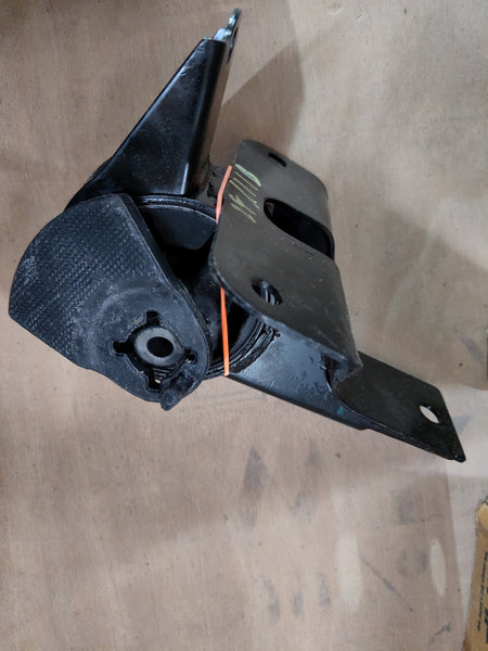 Maruti Suzuki mounting engine part LH 11620M67P00, automotive engine mounting component for Maruti Suzuki vehicles.