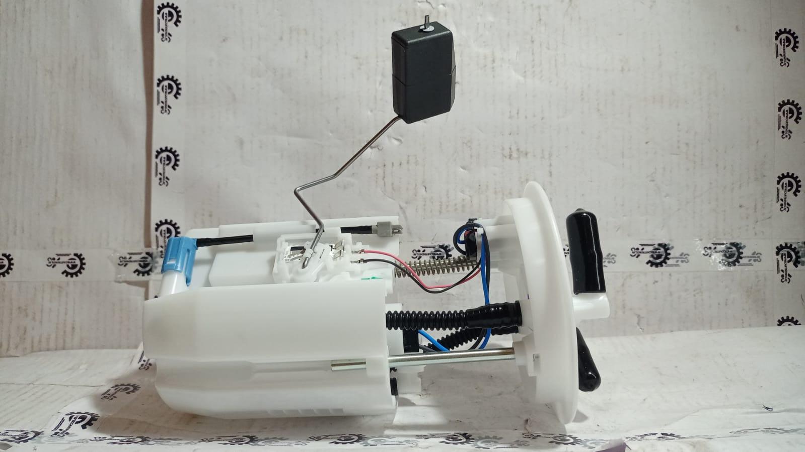 Maruti Suzuki fuel pump assembly labeled 15100M68PA5, automotive part for Maruti Suzuki vehicles.