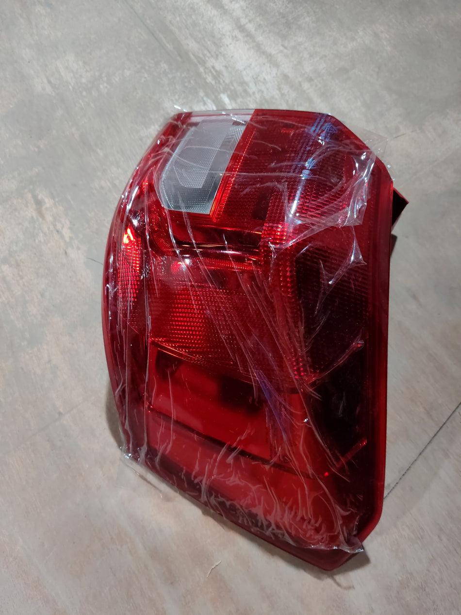 Maruti Suzuki Breeza right tail lamp assembly with clear lens and red accents, designed for Maruti Suzuki Breeza vehicles.
