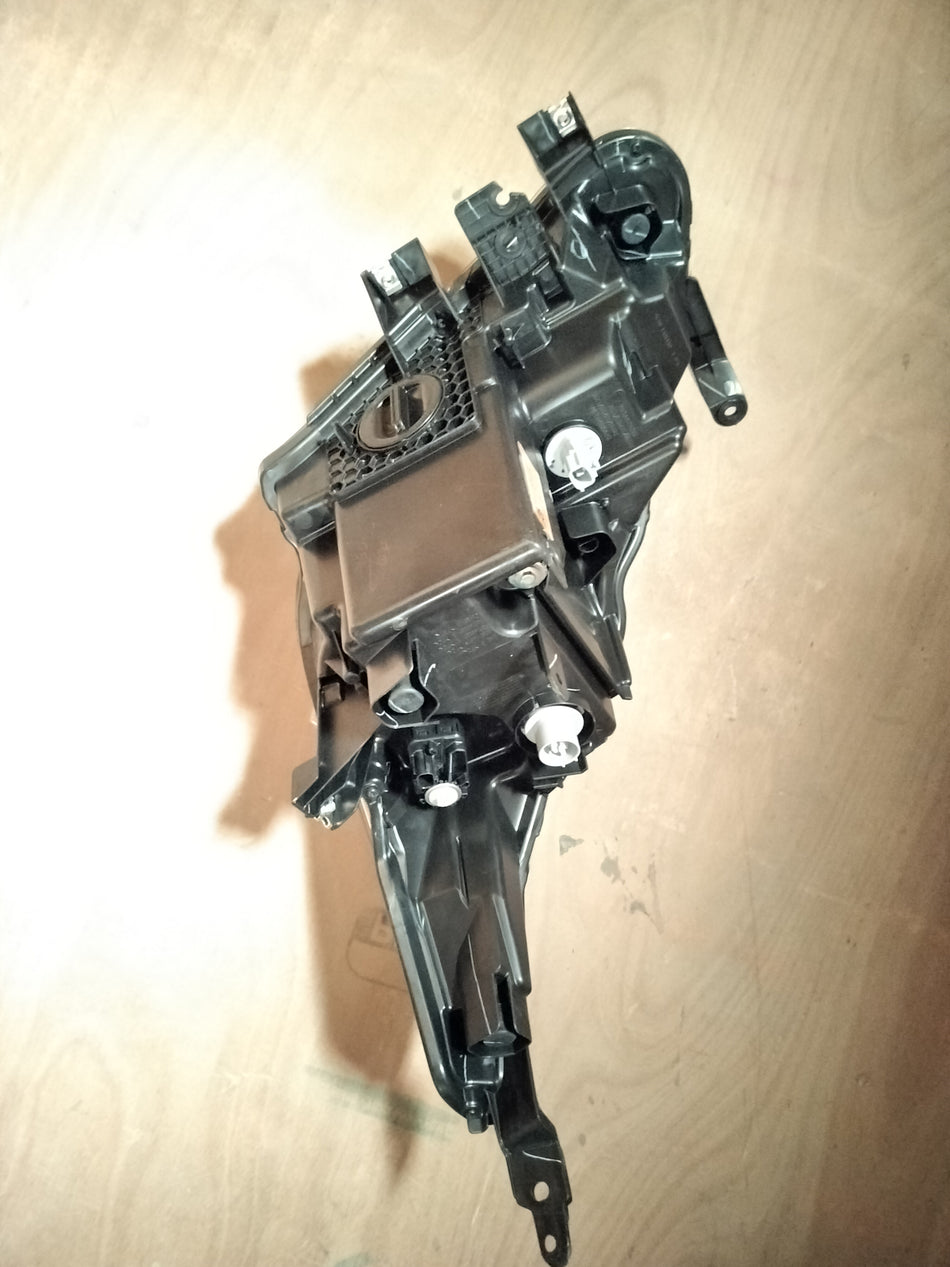 Maruti Suzuki Baleno third-generation right headlamp for the UNIT Headlamp Baleno 3rd Gen RH 35100M55T42, car lighting component