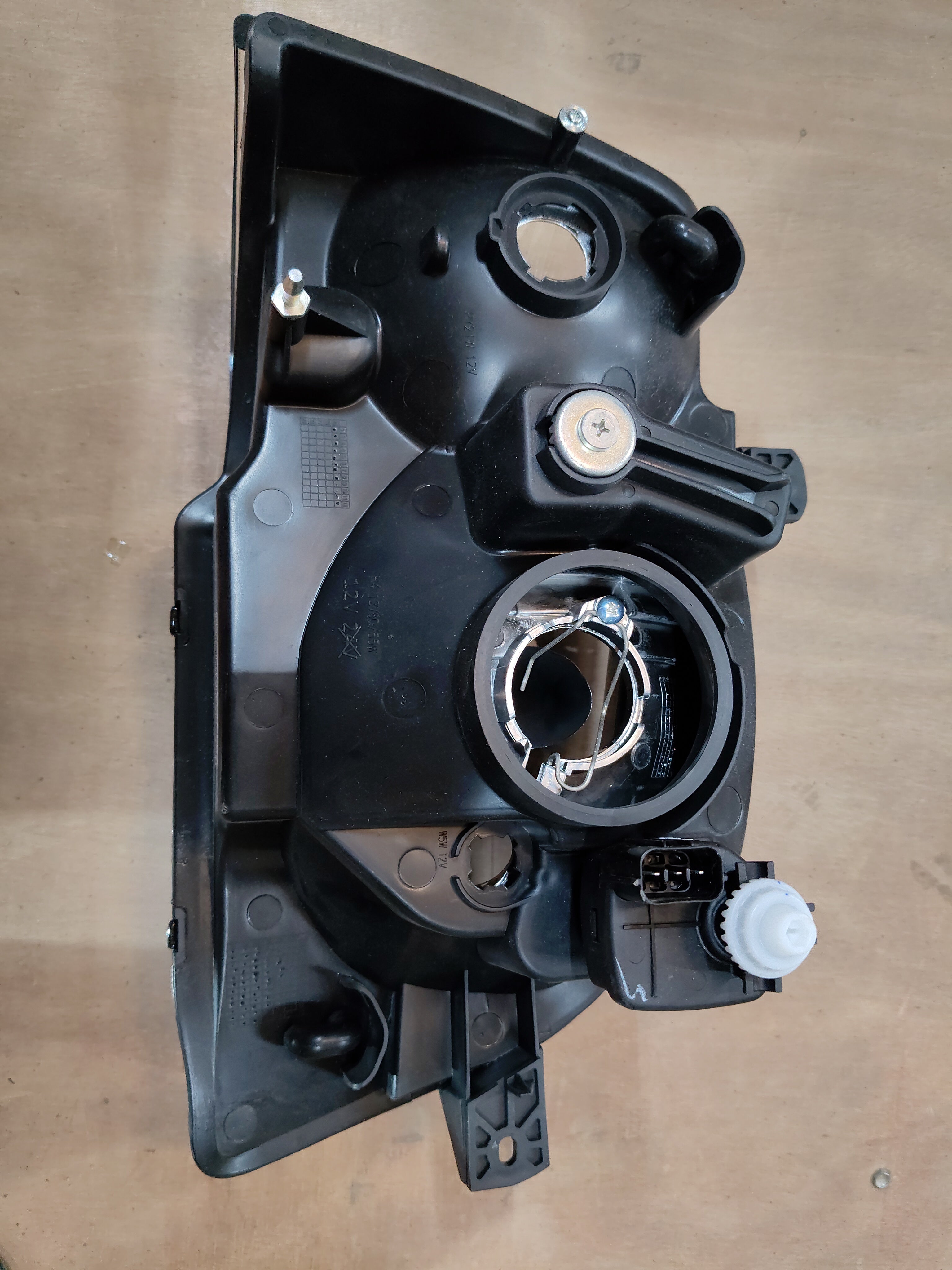 Maruti Suzuki headlamp LH 35320M78L01 showing the front view with clear lens and headlight components.