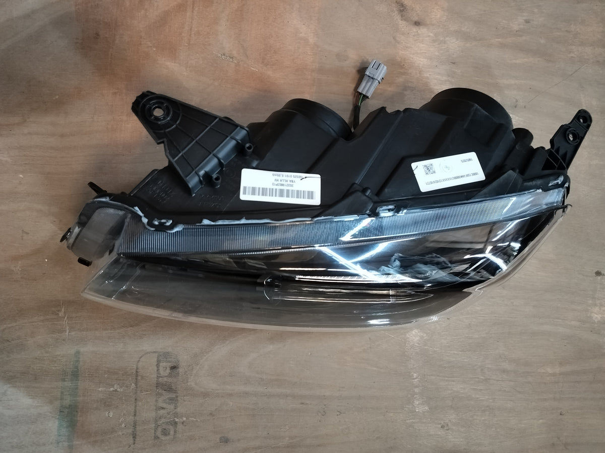 Maruti Suzuki Vitara Brezza petrol unit headlamp LH for model 35321M82P13, clear view of the headlight assembly.