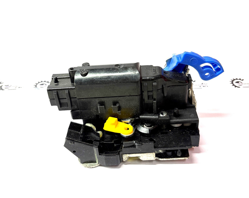 Nissan rear left electric lock for Renault vehicles, model 825031439R, shown in black with metal components.