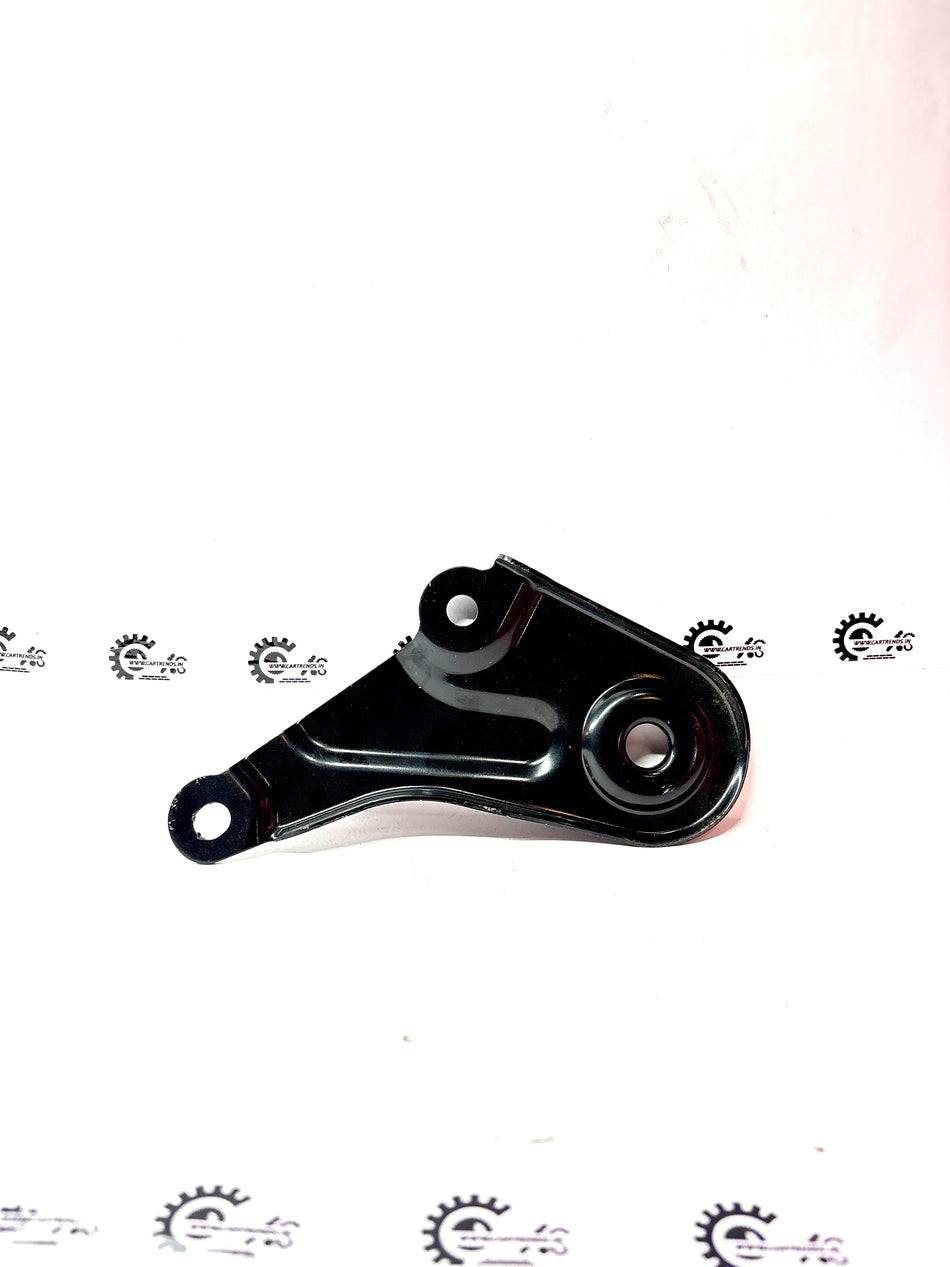 Nissan flange partition for Renault rear, showing a metal automotive component with mounting features and a clean finish.