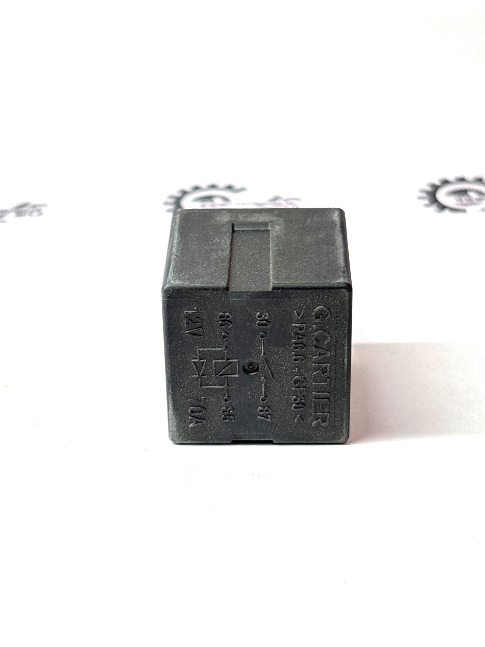 Nissan harness relay for Renault, 70A, model 8200333372, shown in black with electrical connectors and wiring.