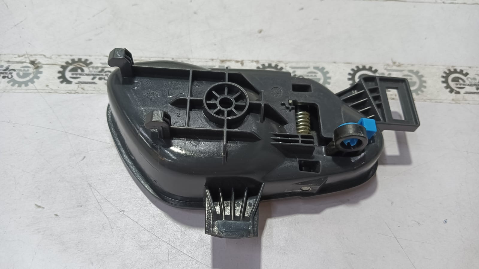 Nissan Renault Kwid opening control component, automotive part, with the code 806713803R, designed for vehicle security and control.