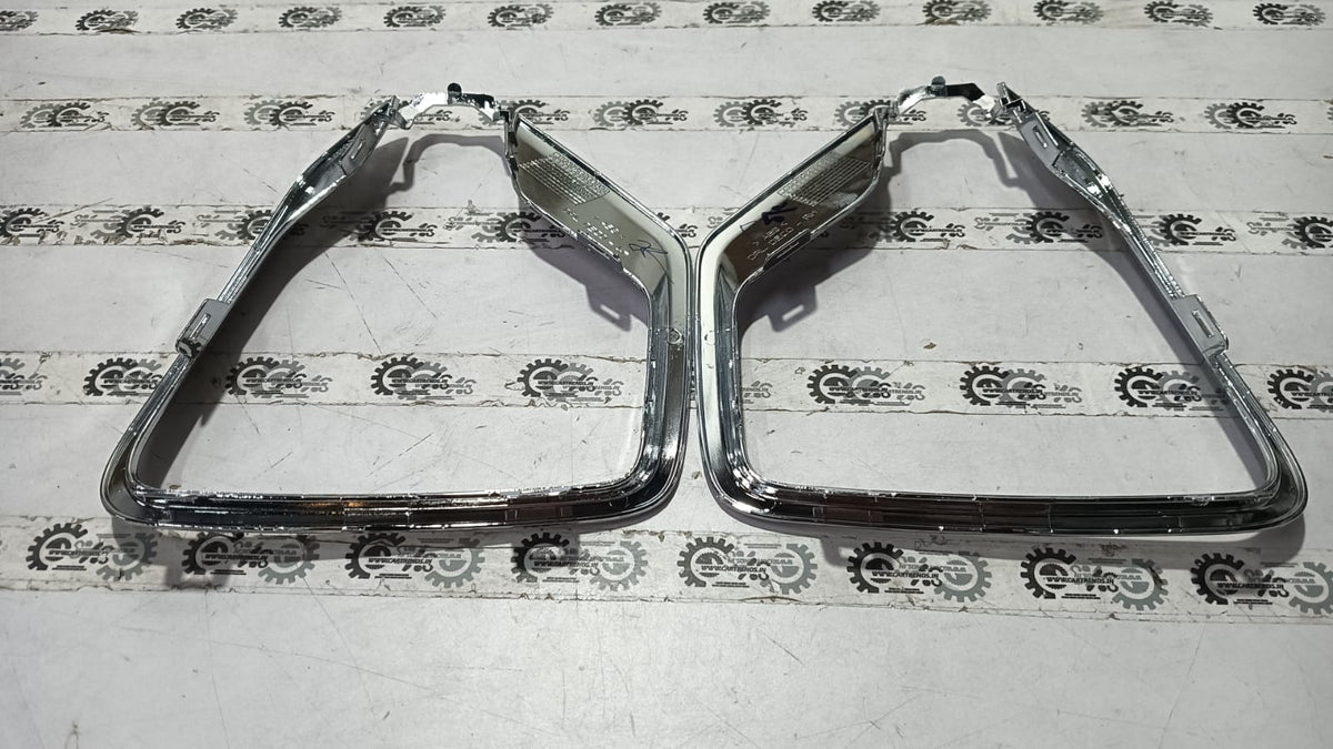 Nissan fog light cover kit for the left side, part number 263316458R, designed for Nissan vehicles.