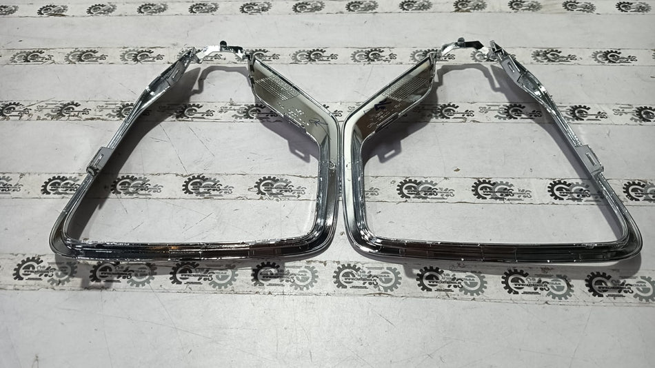 Nissan fog light cover kit for the left side, part number 263316458R, designed for Nissan vehicles.