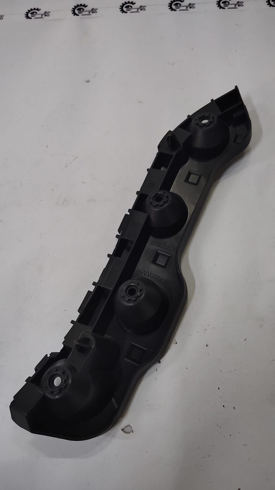 Nissan Terrano front bumper bracket, part number 622227382R, mounted on the vehicle showing its position and connection points.