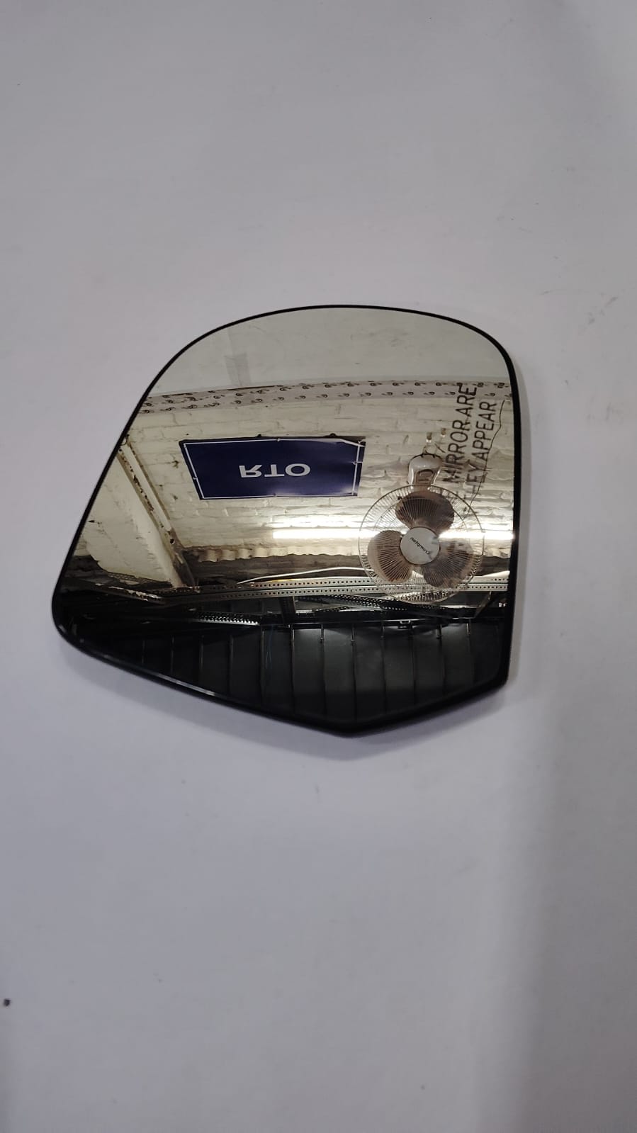 Nissan Duster mirror replacement part, original Nissan mirror Tukdi model 963654759R, for vehicle side view.