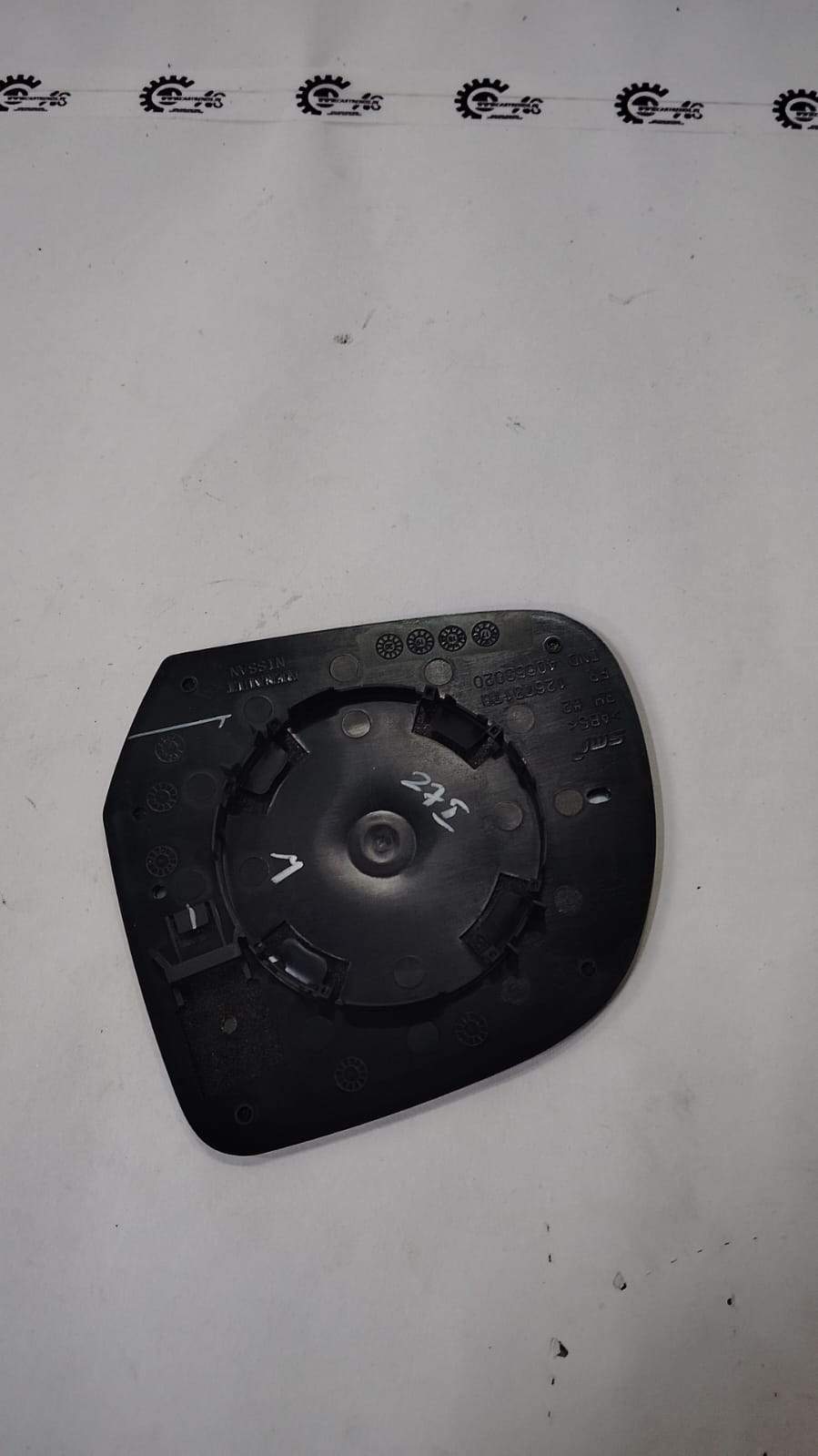 Nissan Micra right-hand side mirror glass replacement, compatible with Nissan vehicles, showing a clear reflective surface.