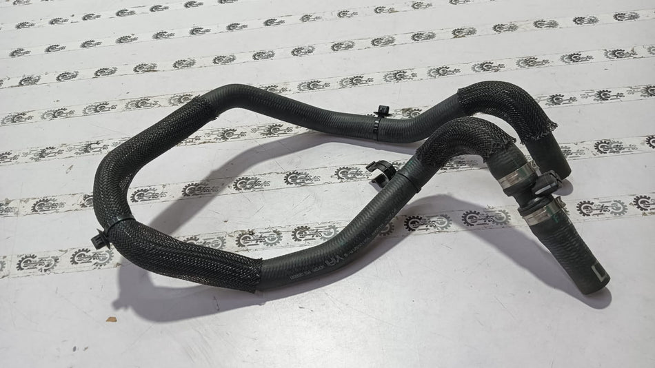 Nissan heater radiator pipe, compatible with Renault, part number 924104921R, close-up view showing pipe and connector details.