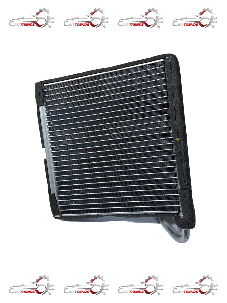Nissan vehicle part with code 272819132R, featuring the Nissan logo and detailed component visible in the image.