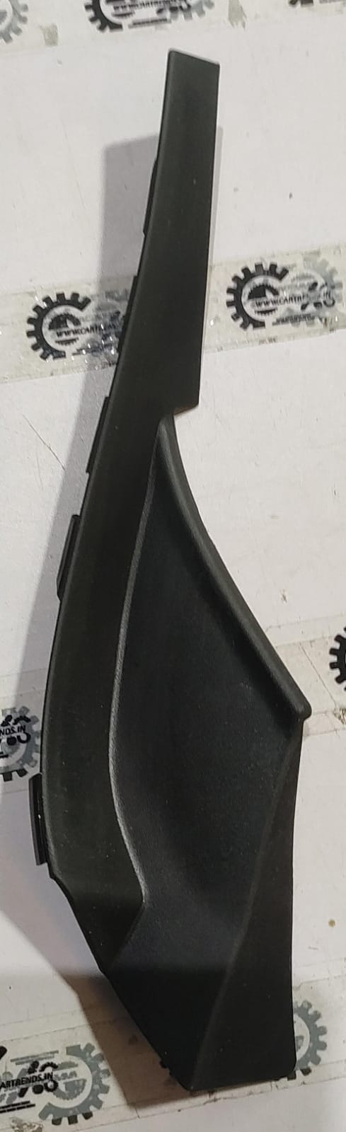 Nissan Evalia right side fender cover, automotive accessory, protective car part for Nissan Evalia vehicle.