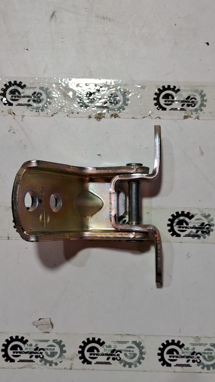 Nissan KWID upper right side door hinge part 824211HB1A, showing the metal hinge with mounting points and hardware.