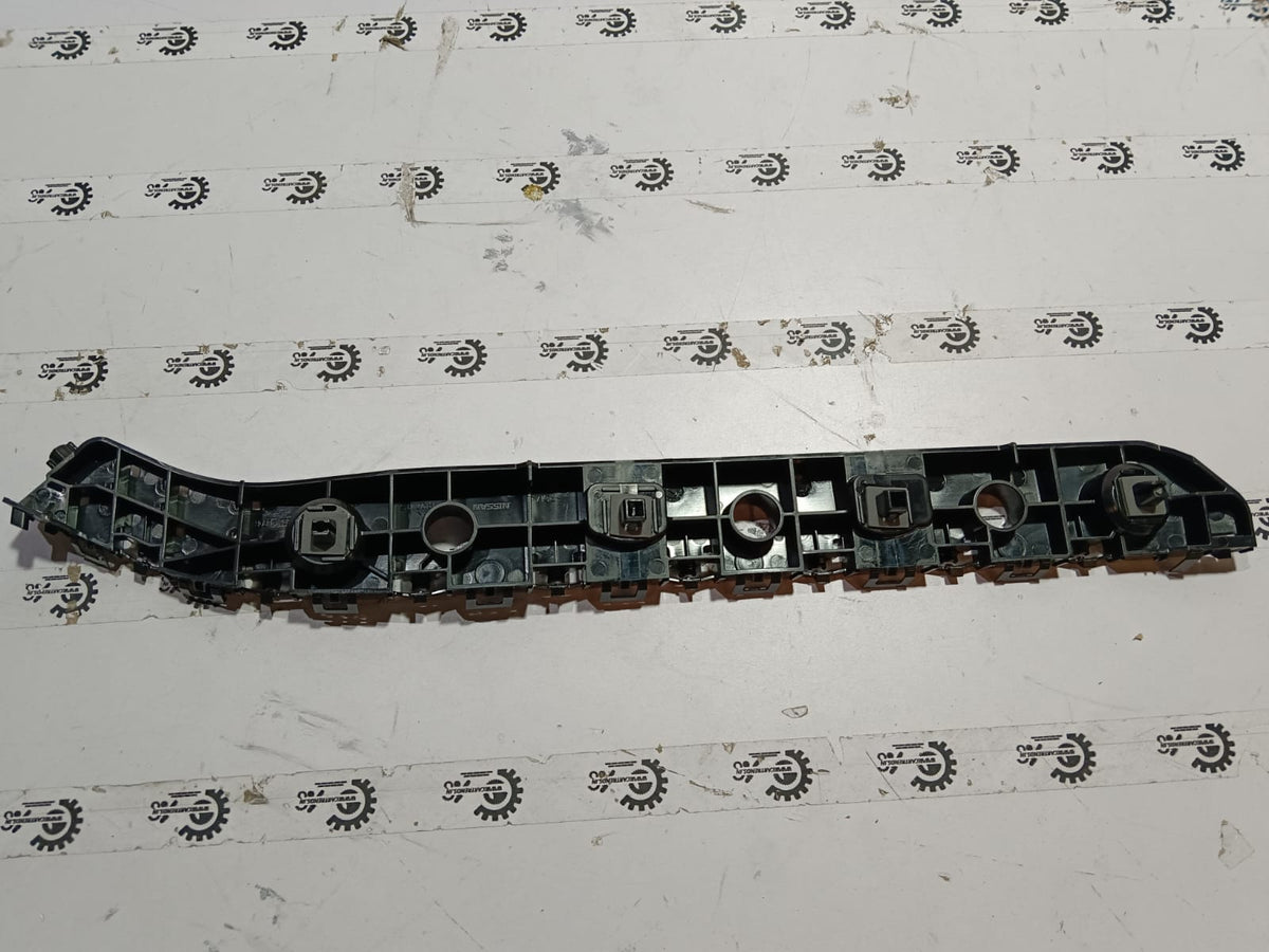 Nissan rear bumper bracket assembly for Datsun Go, rear side, with part number 852214LB0B, vehicle-mounted component.