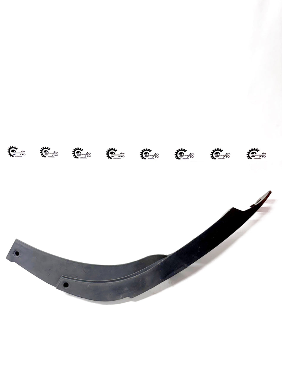Nissan closing shield, model 638204984R, designed for Renault vehicles, featuring durable construction and precise fit.