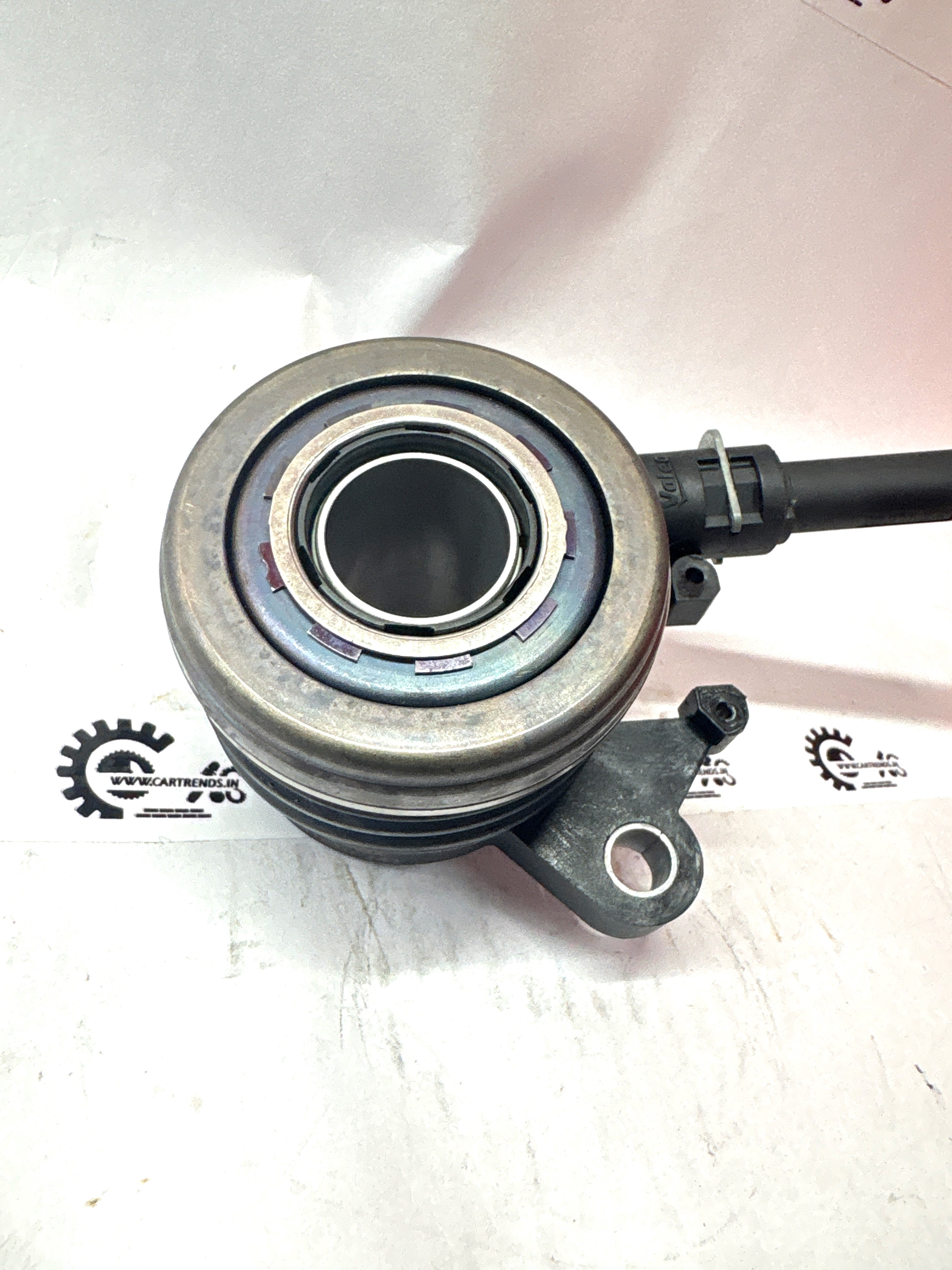 Nissan clutch bearing for Datsun Go, model 306A0JA60D, showing the metallic bearing component.
