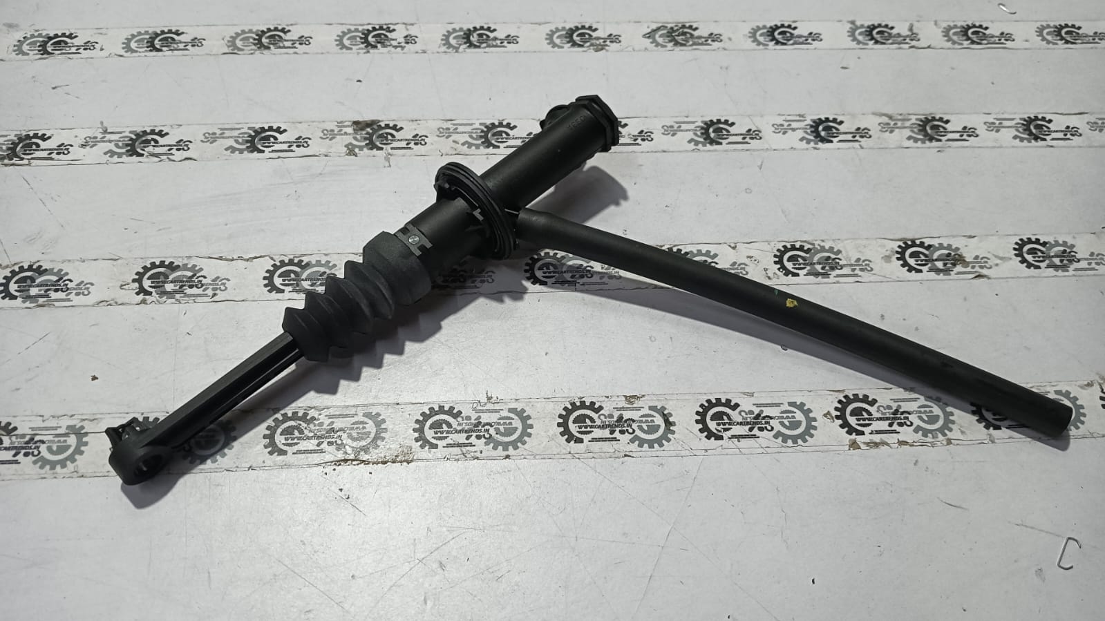 Nissan Duster clutch transmitter, part number 306106175R, showing the black plastic sensor with electrical connectors.
