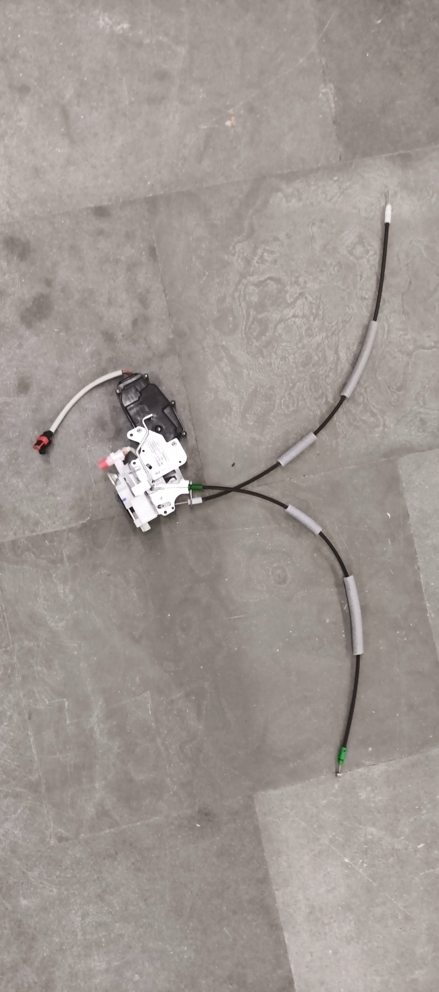 MAHINDRA ASSY LATCH RR DOOR LH ELECTRICAL UV/BOLERO 0114DAG01891N 0114DAG01891N - Front view