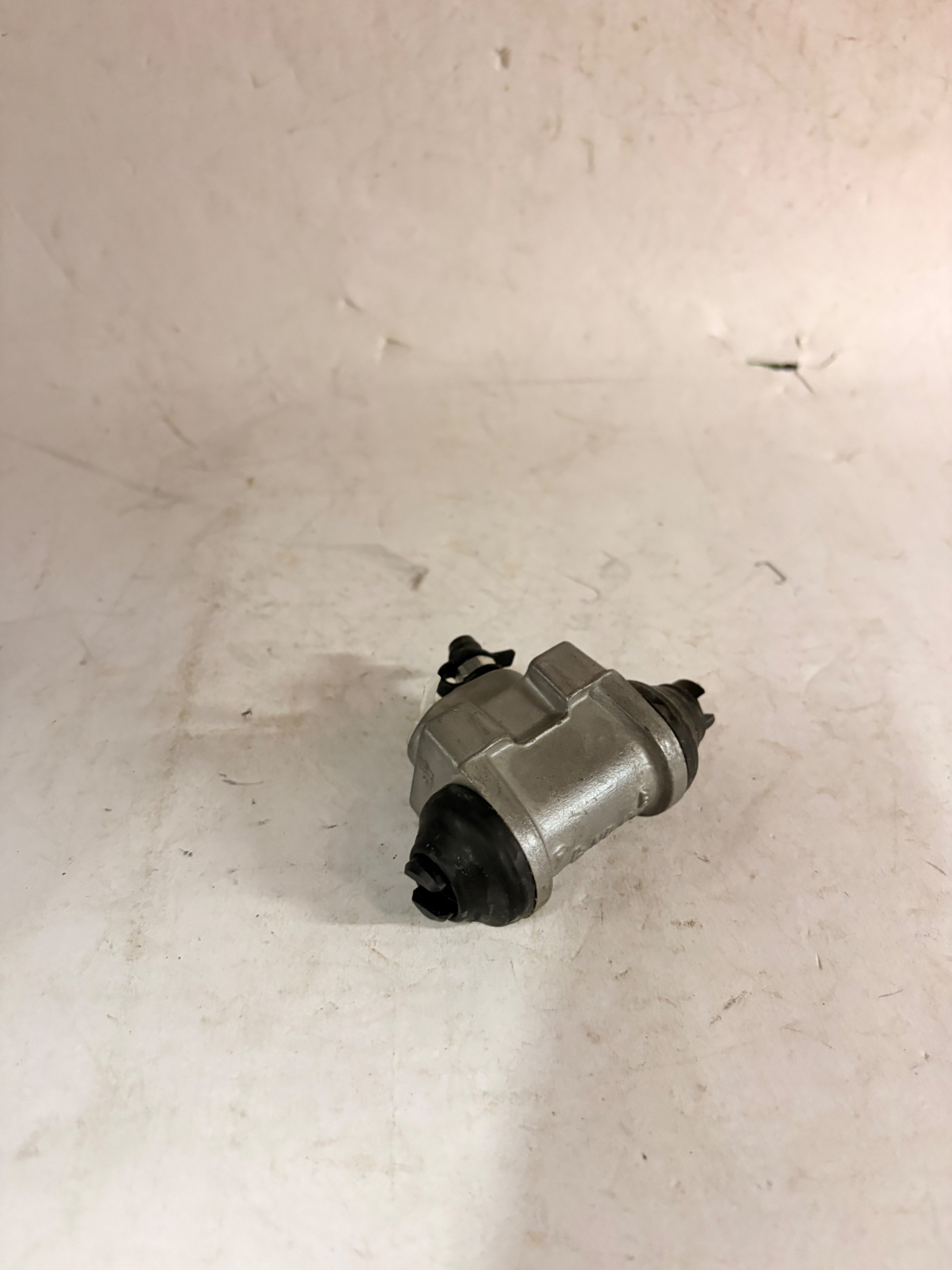 CarTrends REAR WHEEL BRAKE CYLINDER VERNA NEXT GEN  58330H6000 58330H6000 - Front view