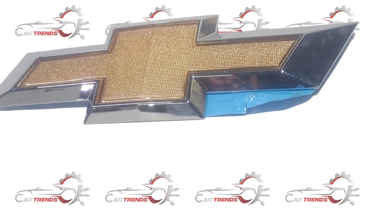 GENERAL MOTORS Emblem Assembly Rear Compartment Lid | Chevrolet Sail HB | #J9048300 J9048300 - Front view