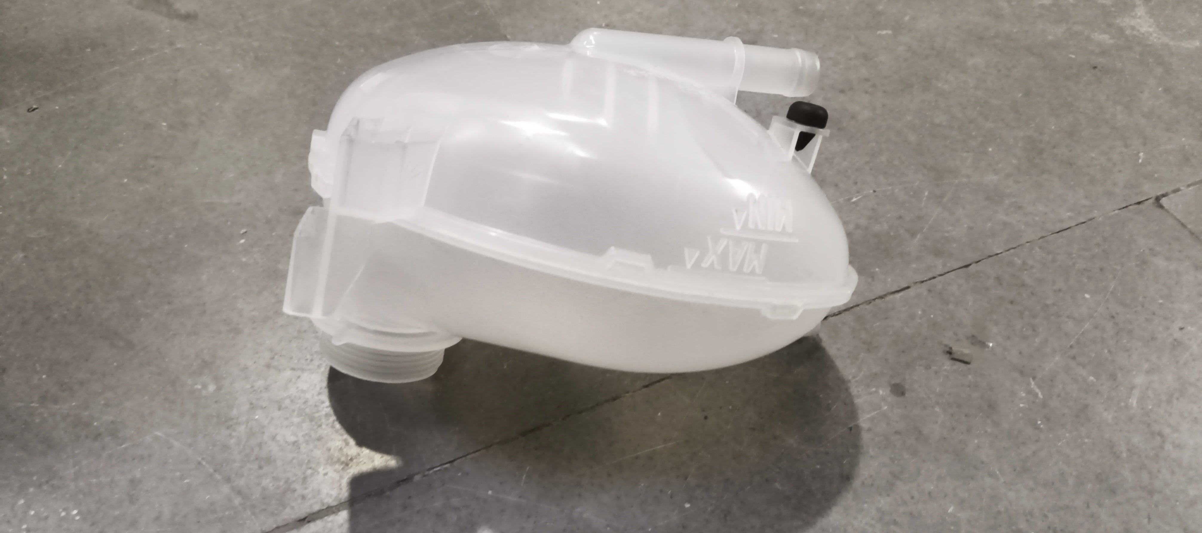 FORD TANK ASSY - RADIATOR OVERFLOW FIGO GN1Z8A080A GN1Z8A080A - Front view