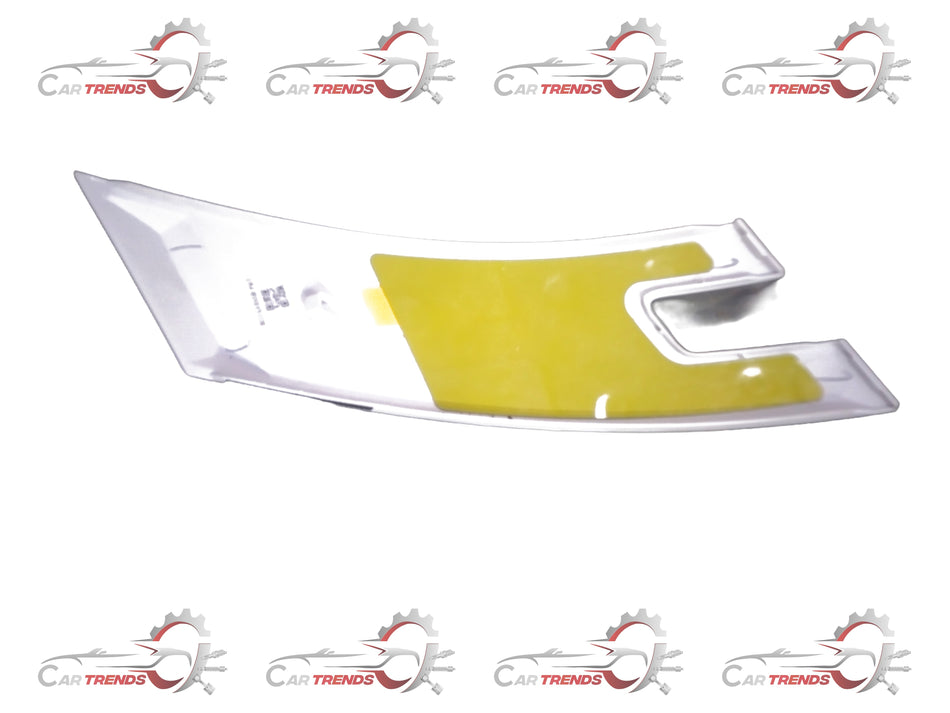 Hyundai GARNISH-RR COMBINATION LAMP RH 92434BV000PWT, close-up of the rear combination lamp showing clear and red lens sections