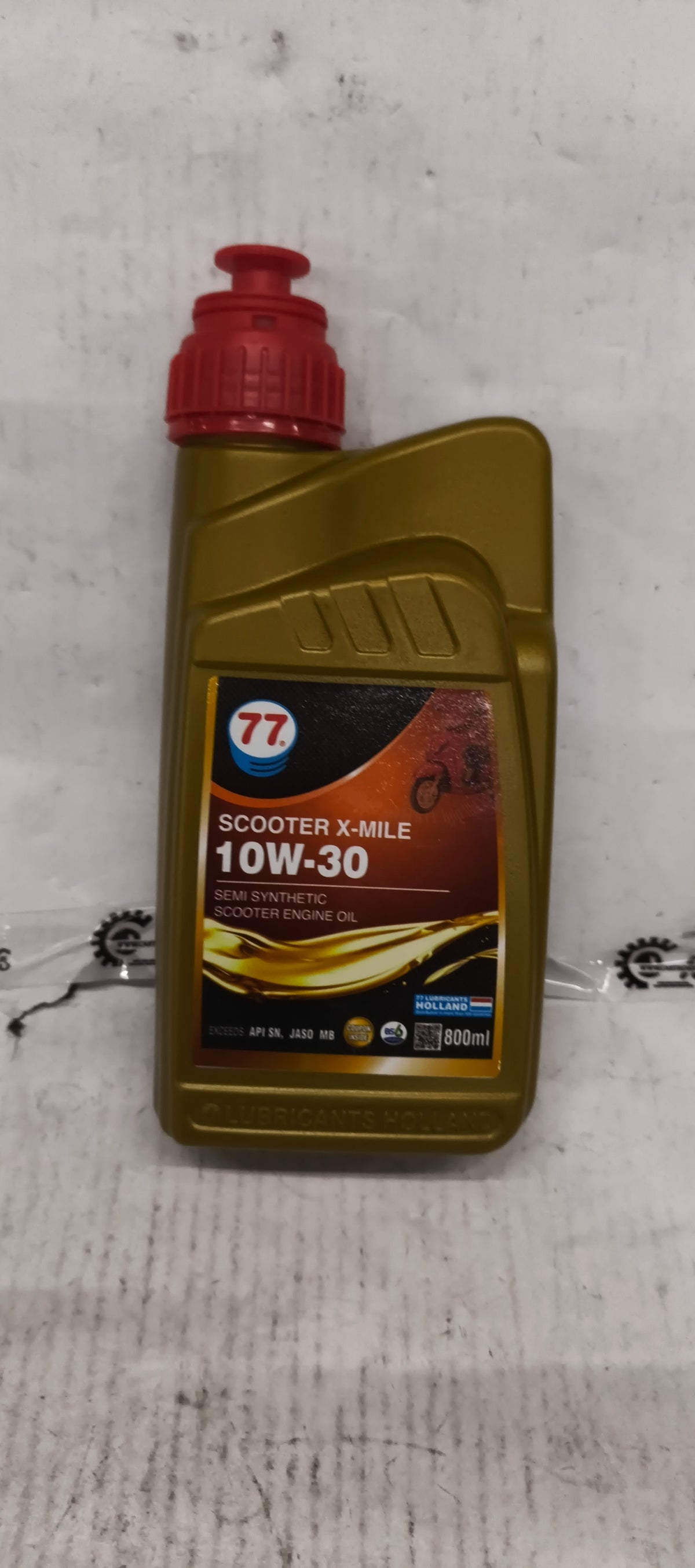 77 LUBRICANTS 27705-SCOOTER XMILE 10W30 .8*20 77lub27705 - Front view