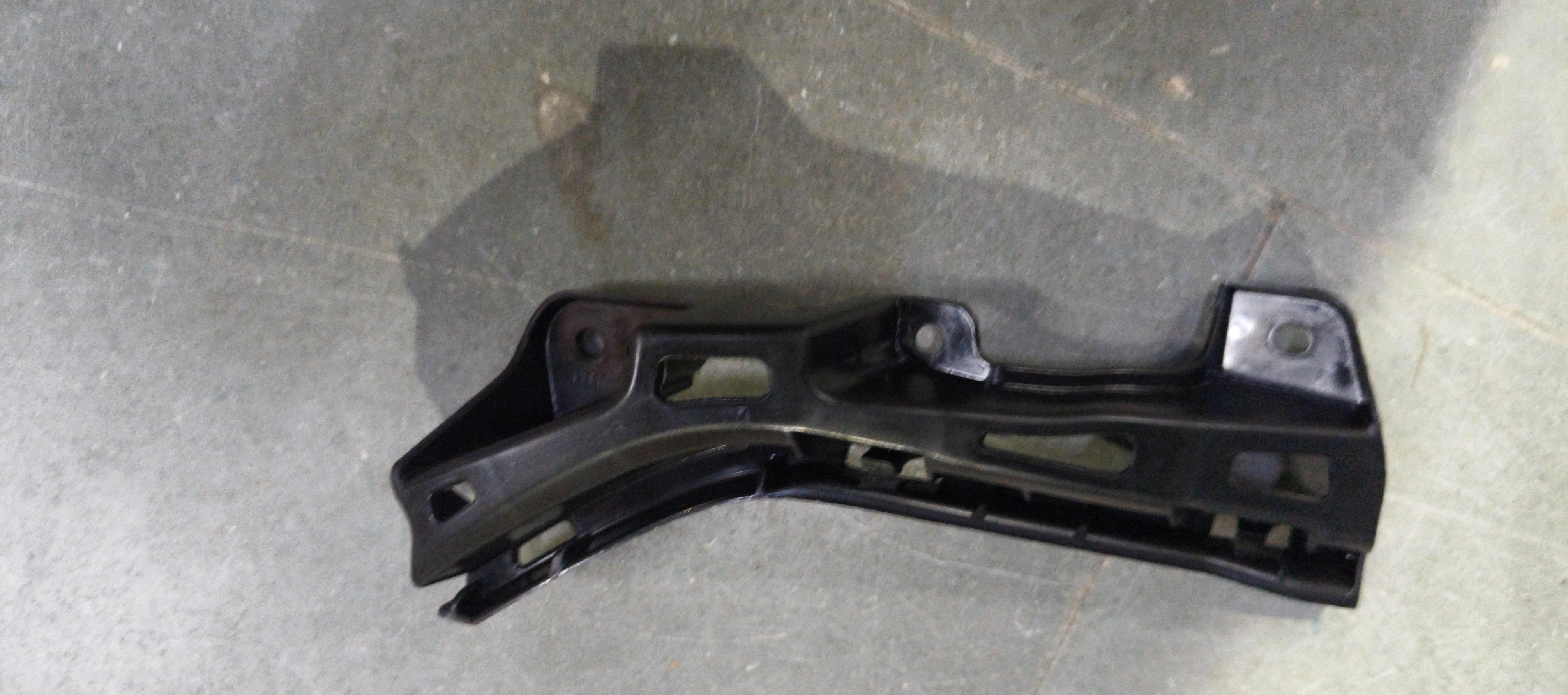 MARUTI SUZUKI HOLDER FR BUMPER FRONT R 71733M55R00 71733M55R00 - Front view