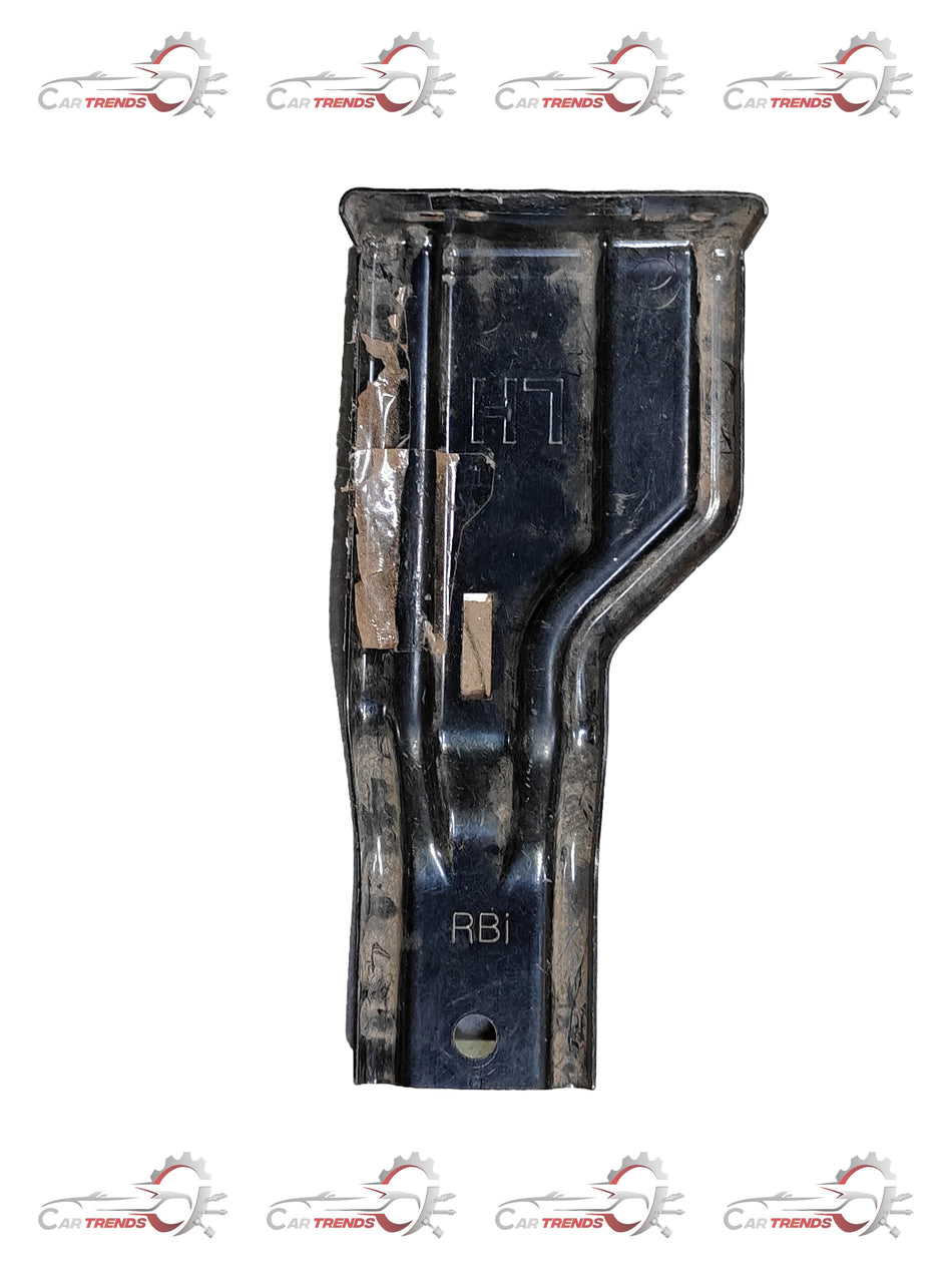 Hyundai Verna fluidic headlamp bracket, driver side LH, model 865831V500, shown in a close-up automotive image.