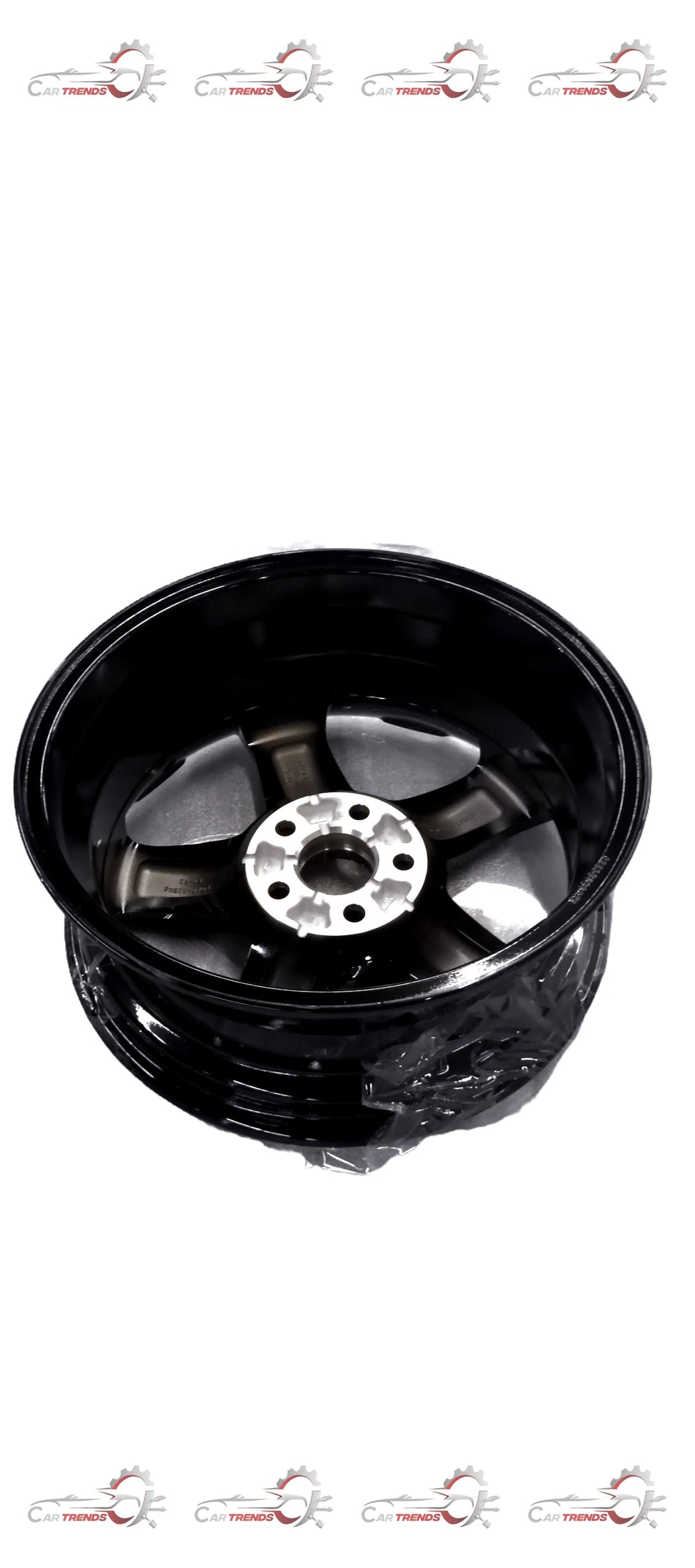 Mahindra Scorpio alloy wheel rim 6.5Jx17 in silver finish, showcasing the vehicle's stylish wheel design.
