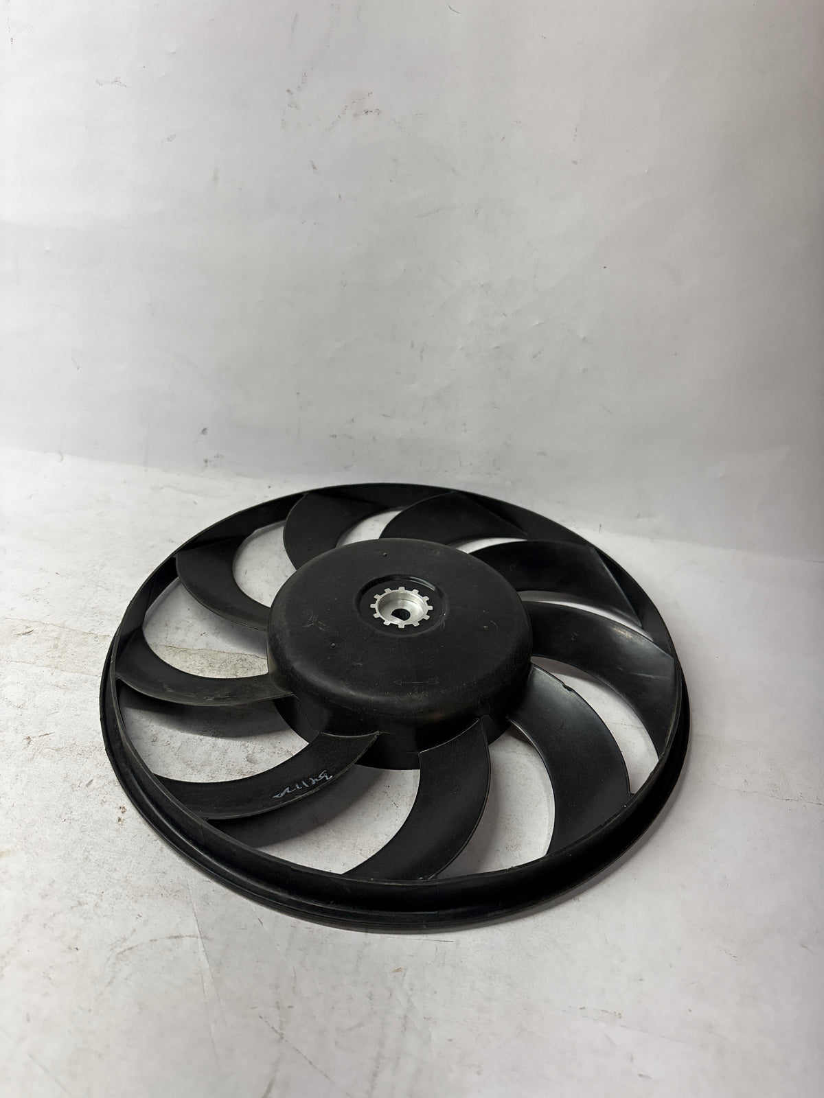 GENERAL MOTORS COOLING FAN TAVERA 1ST GEN T97598528 T97598528 - Front view