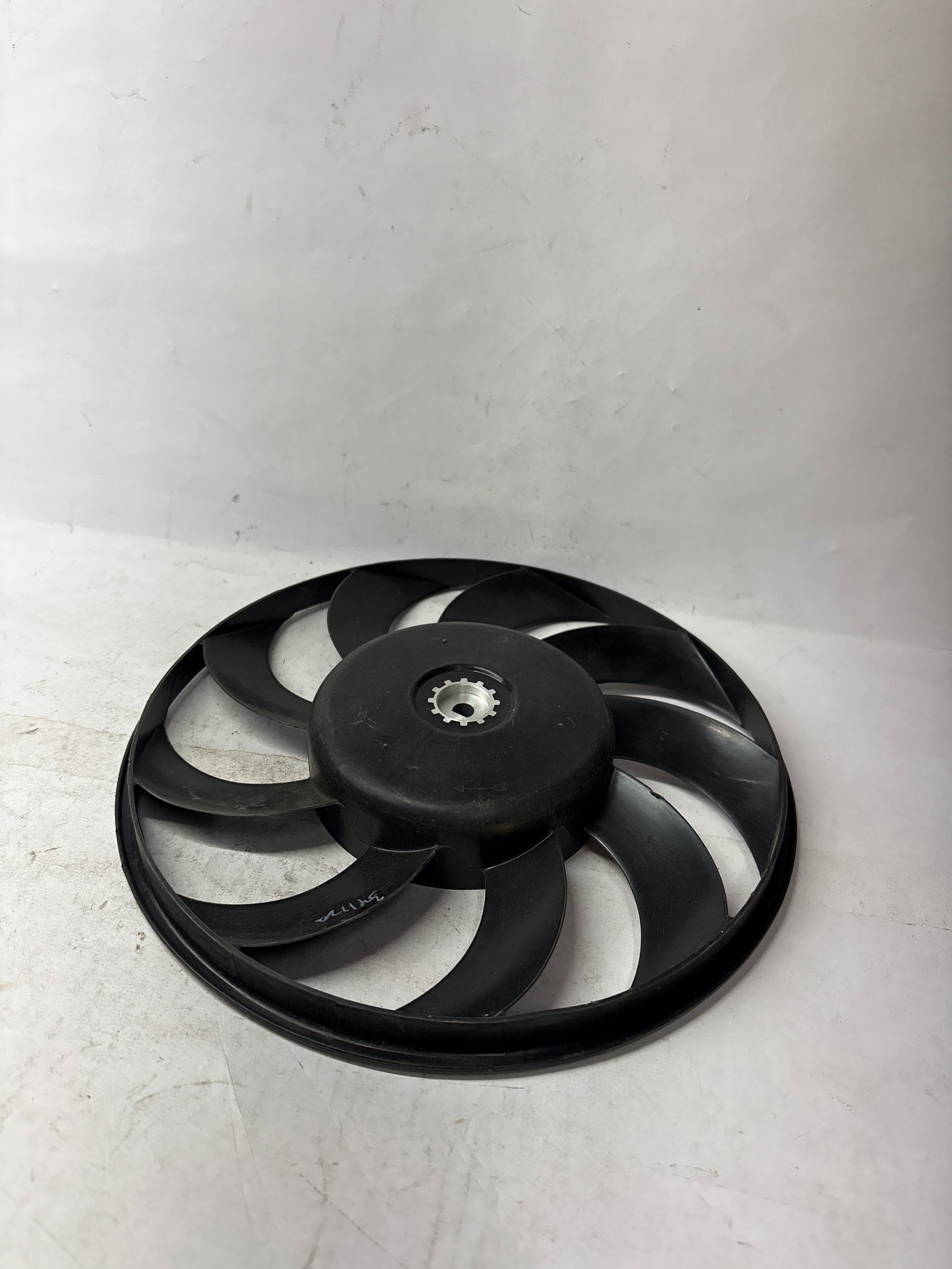 GENERAL MOTORS COOLING FAN TAVERA 1ST GEN T97598528 T97598528 - Front view