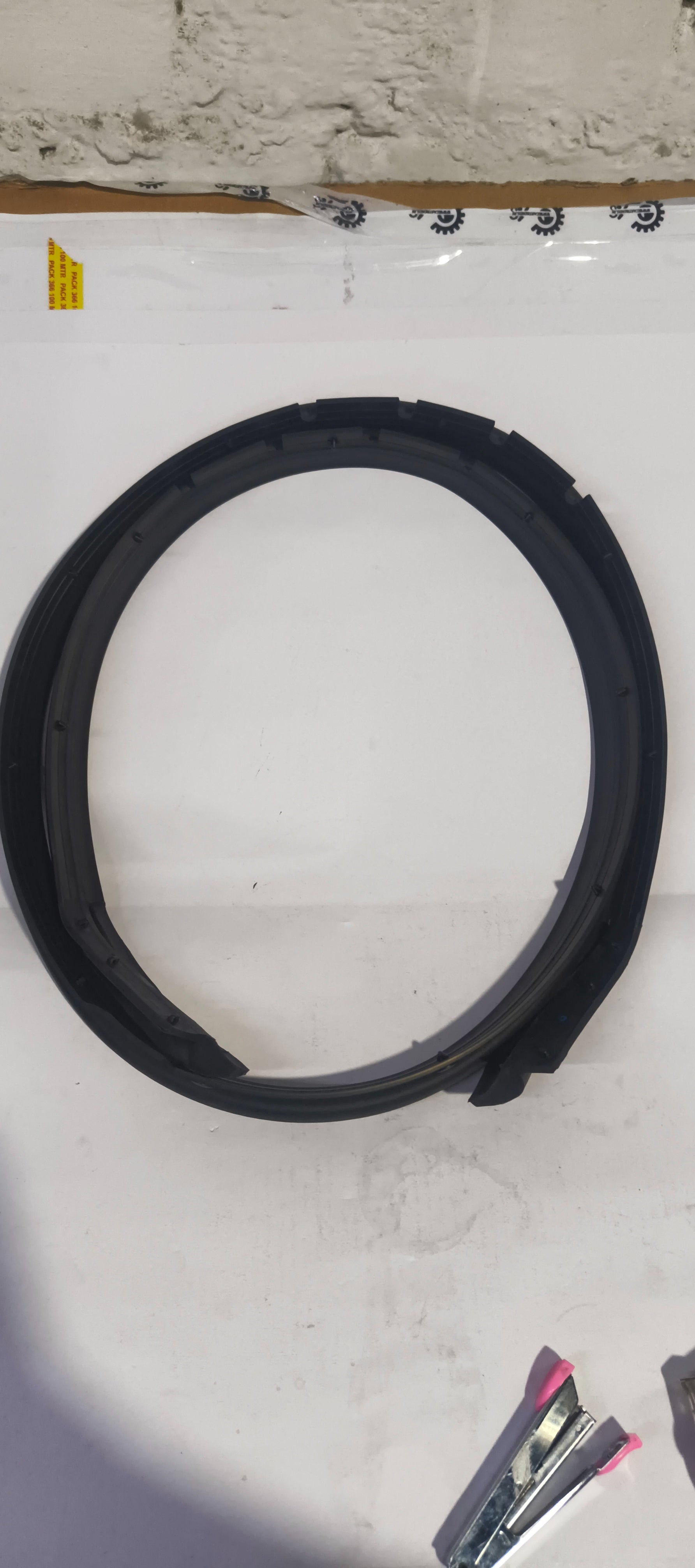 MAHINDRA SEAL HOOD FRONT UV/BOLERO 0107BW600191N 0107BW600191N - Front view