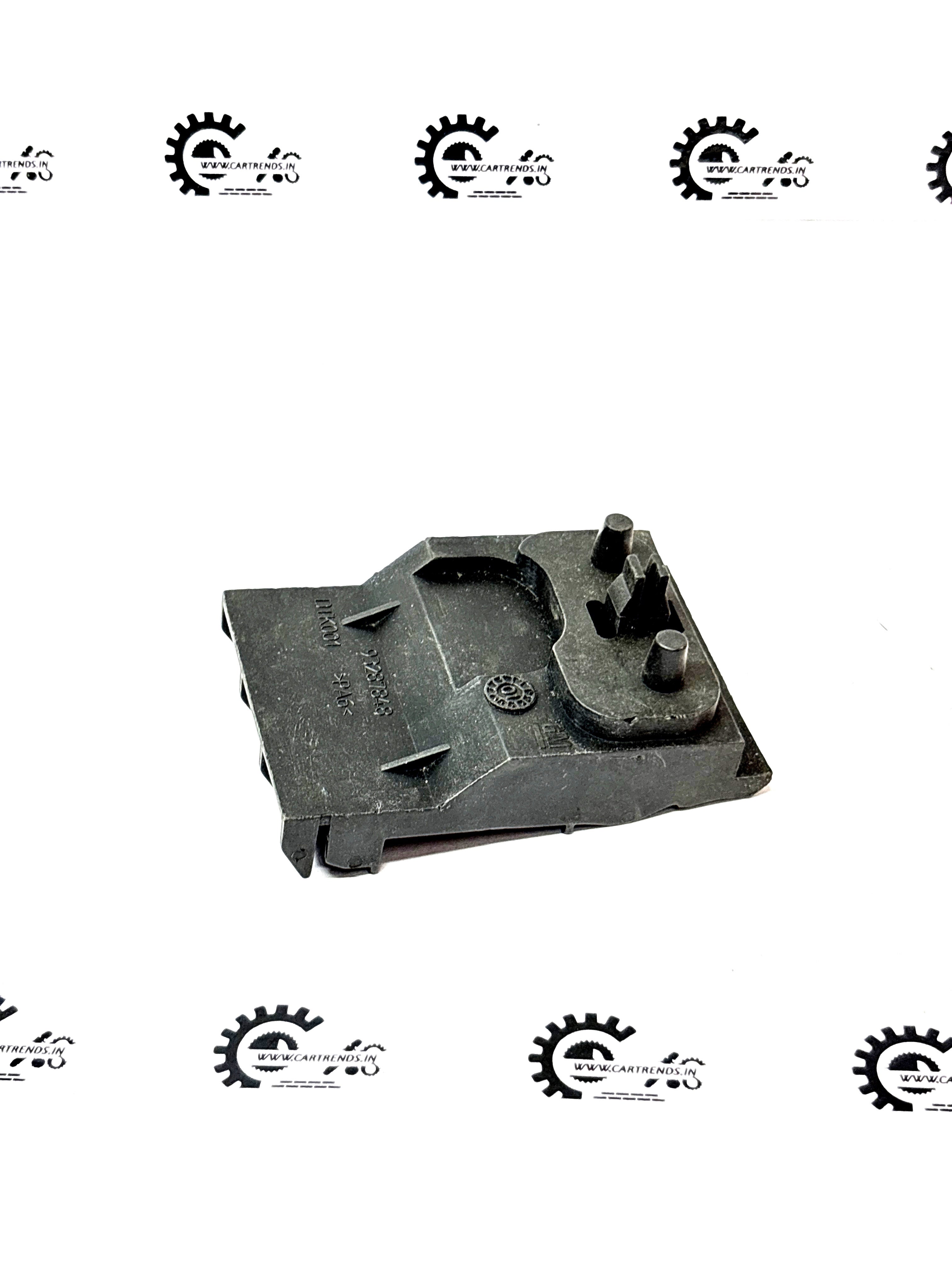 GENERAL MOTORS RETAINER FRT BPR FASCIA SI RH CORSA S93287848 S93287848 - Front view