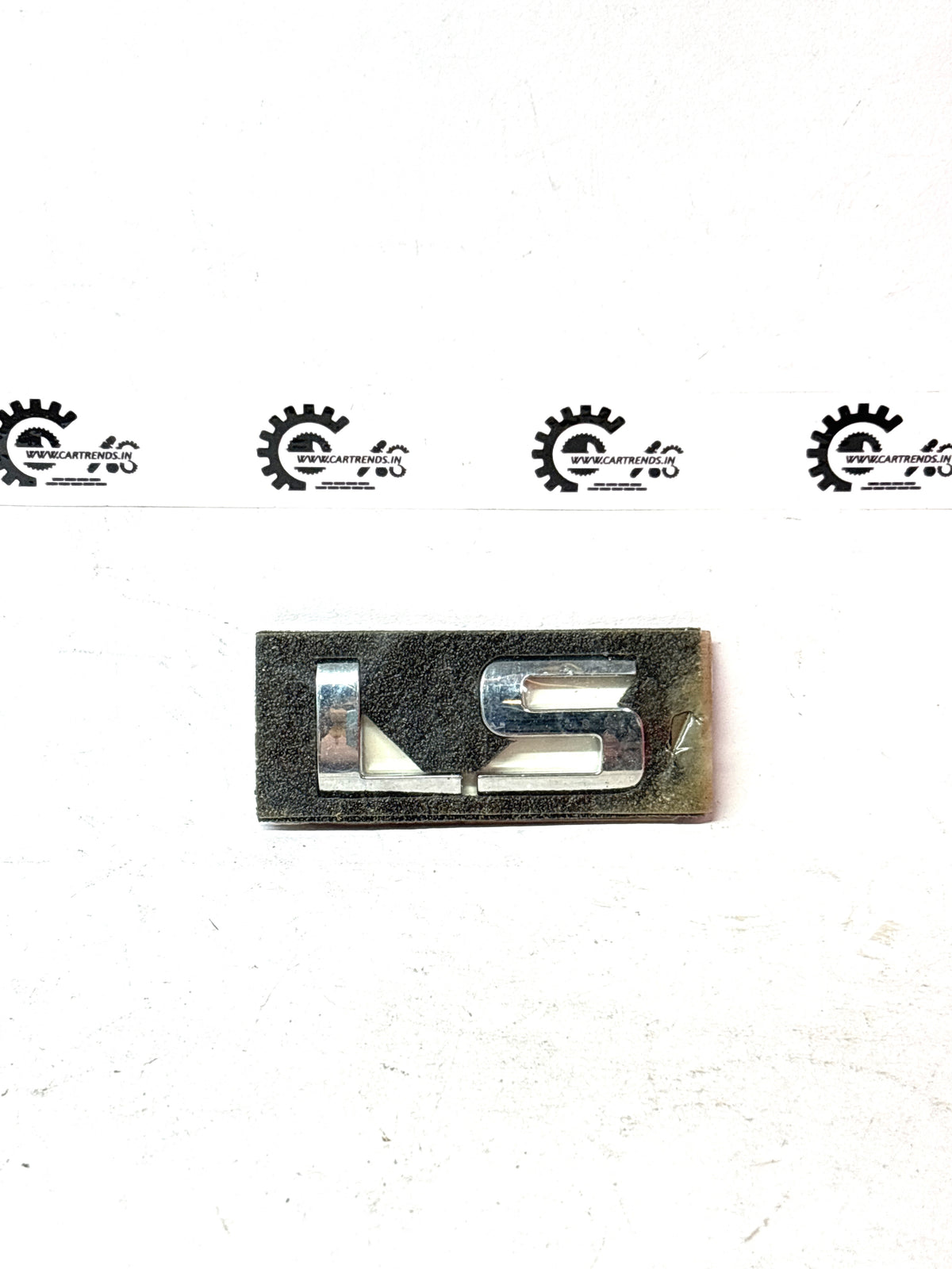 GENERAL MOTORS NAME PLATE LS TAVERA T97595823 T97595823 - Front view