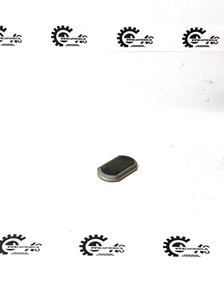 GENERAL MOTORS PLATE CARRIER SPARK J94580564 J94580564 - Front view